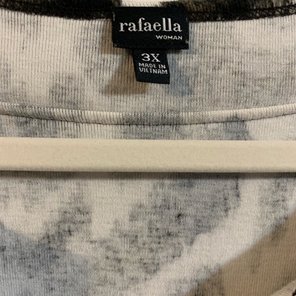 Rafaella Black and white print top. 3X - Picture 4 of 8